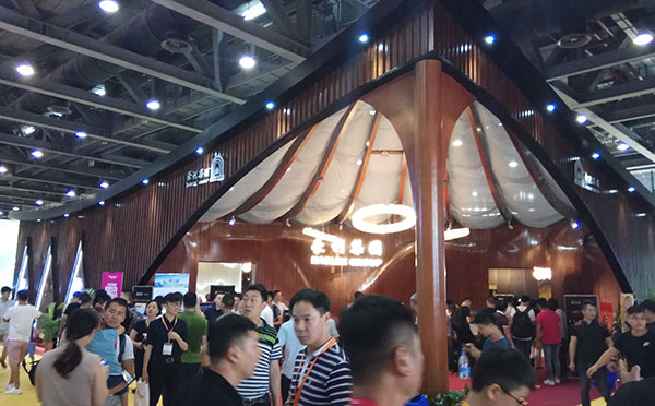 中国建博会20周年现场直击|豪利集团潘兴桑：好的产品要配上好的工艺