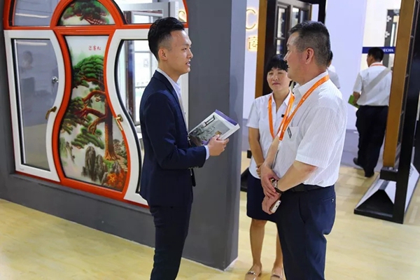 宏明泰铝包木窗2018广州展会火热进行