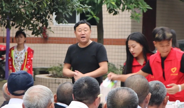 简讯 | 宜居木门端午佳节前往敬老院慰问老人，帮扶困难群众，履行社会责任。