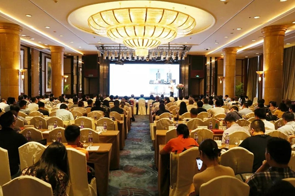 世豹门窗喜获金楹奖“十大领军品牌”和“家具定制匠心企业”两项大奖！