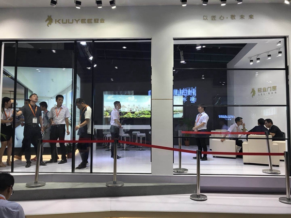 中国建博会20周年现场直击丨冠业门窗金瑞光:解决家居摆设问题 打通服务全线 中国建博会20周年现场直击丨冠业门窗金瑞光:解决家居摆设问题 打通服务全线