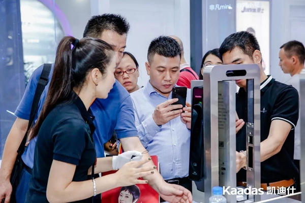 凯迪仕艺术展馆聚焦全场目光,新品KX智能锁惊艳亮相建博会 凯迪仕艺术展馆聚焦全场目光,新品KX智能锁惊艳亮相建博会