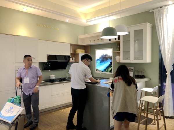 中国建博会20周年现场直击 | 诗尼曼全屋定制黄伟国:企业永远年轻 中国建博会20周年现场直击 | 诗尼曼全屋定制黄伟国:企业永远年轻