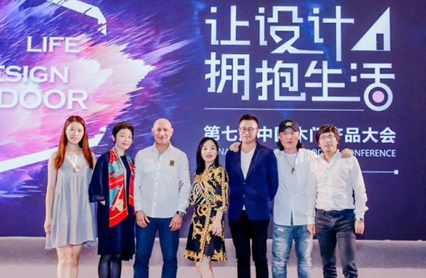 格林福助力中国木门产品大会,用“设计”推动行业发展,用“设计”推开世界的门 格林福助力中国木门产品大会,用“设计”推动行业发展,用“设计”推开世界的门