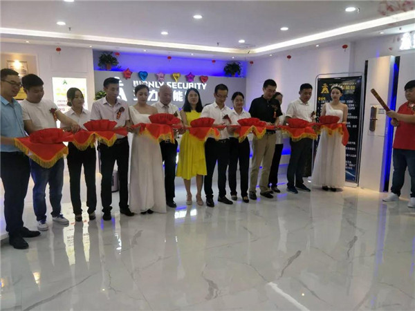 王力智能锁230㎡全国最大专卖店隆重开业 王力智能锁230㎡全国最大专卖店隆重开业