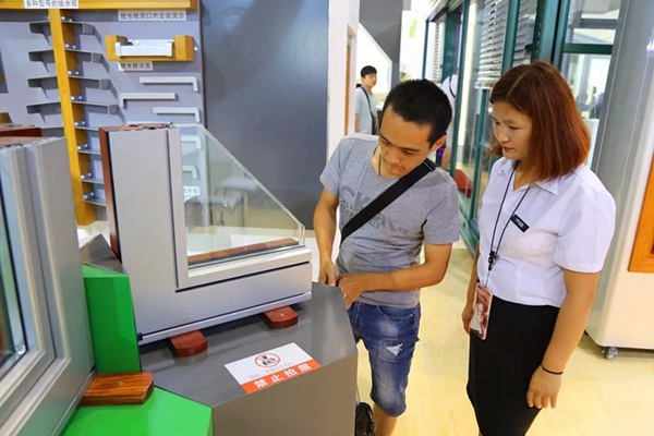 宏明泰铝包木窗2018广州展会火热进行