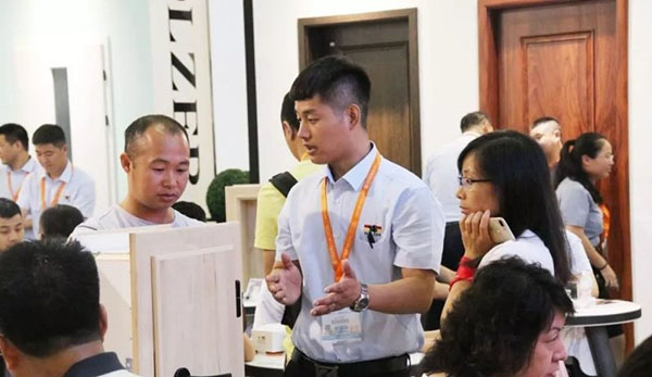 2018中国建博会(广州)| 来霍尔茨展厅 近距离感受我“门”的盛宴! 2018中国建博会(广州)| 来霍尔茨展厅 近距离感受我“门”的盛宴!
