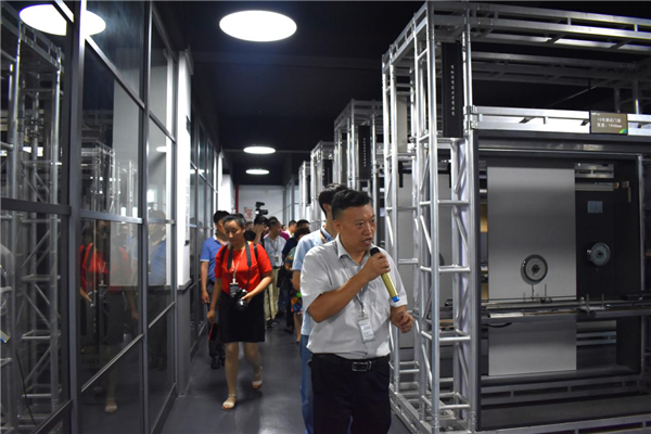 中国木门窗协会供应商走进欧派克,感受滑轮实践者的精神 中国木门窗协会供应商走进欧派克,感受滑轮实践者的精神