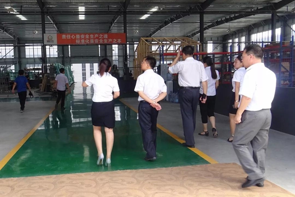 绿盾中天门窗：临朐县委副书记、县长刘裕斌，华建集团等领导莅临指导