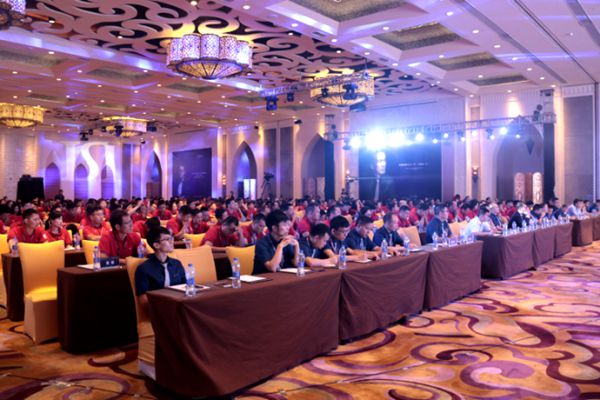 轩尼斯门窗2018年“万众归心·拓局谋远”经销商大会隆重召开