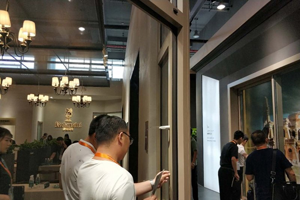 2018中国建博会（广州）| 罗兰西尼门窗高端定制带你静享生活