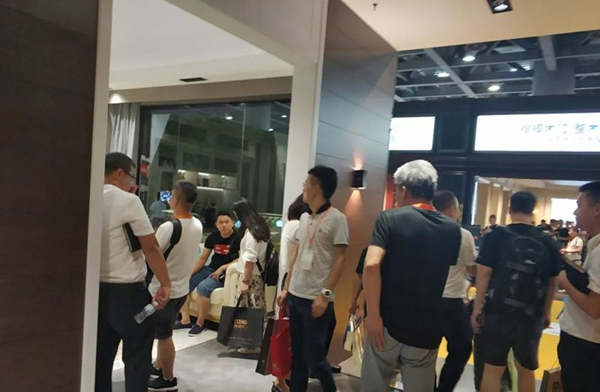 2018中国建博会（广州）| 建博会首日 鑫迪木门大放异彩！