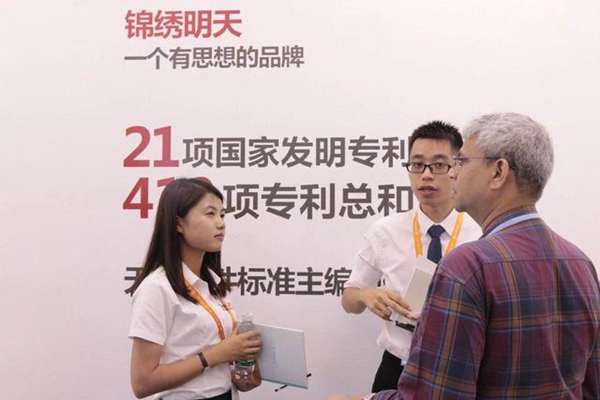 CCTV《对话星品牌》助力锦绣明天中国建博会