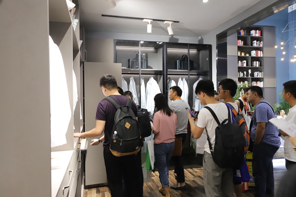 中国建博会20周年现场直击丨易高定制家居孔庆松:用户体验是新零售的第一位 中国建博会20周年现场直击丨易高定制家居孔庆松:用户体验是新零售的第一位