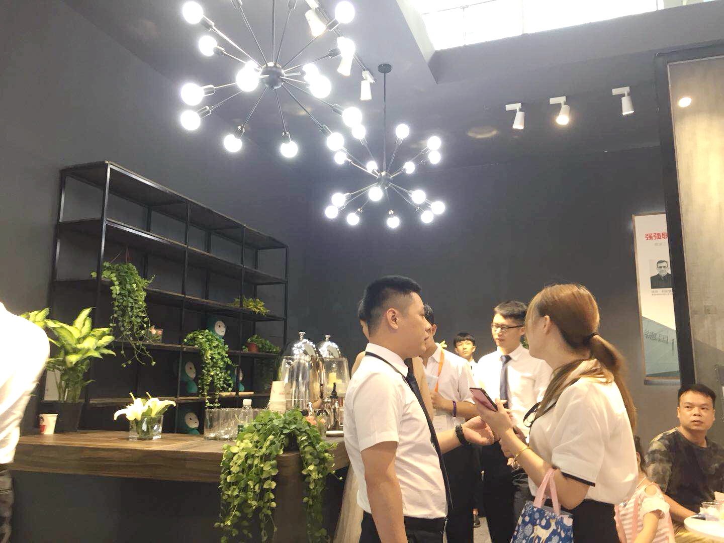 中国建博会20周年现场直击丨鼎美顶墙集成许龙梁:“木·初心”,心灵的魅力 中国建博会20周年现场直击丨鼎美顶墙集成许龙梁:“木·初心”,心灵的魅力