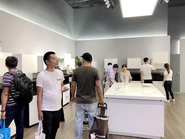 中国建博会20周年现场直击 | 科斯拉五金黄景生：提供最好的五金解决方案