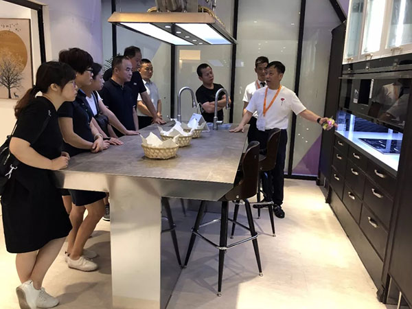 2018中国建博会(广州)| 艾厨亮剑出征建博会,尽显大牌风采! 2018中国建博会(广州)| 艾厨亮剑出征建博会,尽显大牌风采!