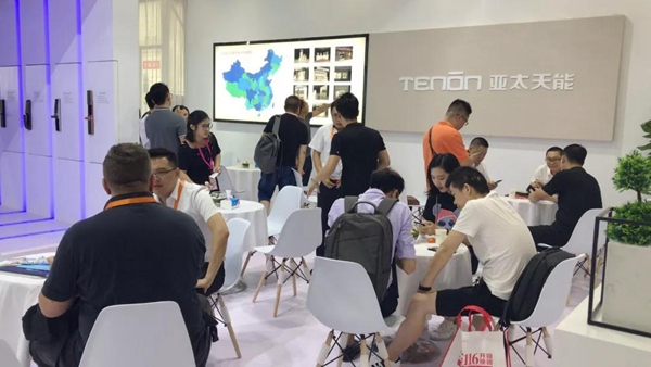 亚太天能智能锁领航品牌直击中国建博会(广州),聚焦全场关注! 亚太天能智能锁领航品牌直击中国建博会(广州),聚焦全场关注!