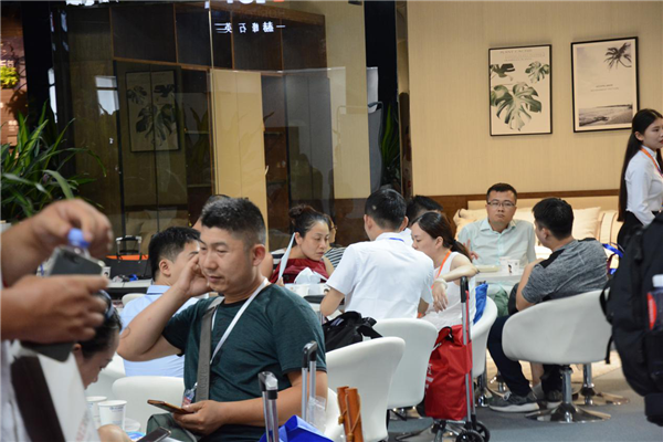 盘点：广州建博会伊仕利家居有哪些看点？“意式极简”新品惊艳亮相！