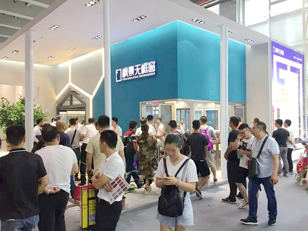 中国建博会20周年现场直击 | 枫景无框窗林琴：引领门窗行业加盟发展新风向