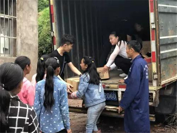“爱鑫凝聚，传迪希望”|2018第二届鑫迪木门走进大凉山公益行活动圆满结束！