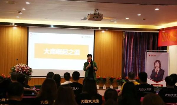 鑫鸿顺门窗2018核心经销商战略研讨会暨第3届鑫时代英雄会圆满成功! 鑫鸿顺门窗2018核心经销商战略研讨会暨第3届鑫时代英雄会圆满成功!