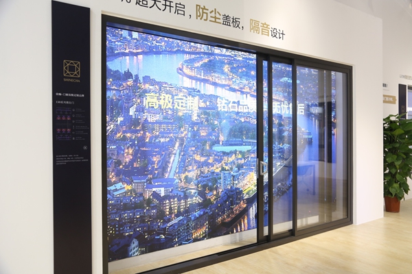 中国建博会20周年现场直击 | 欣畅门窗周总:门窗高极定制 中国建博会20周年现场直击 | 欣畅门窗周总:门窗高极定制