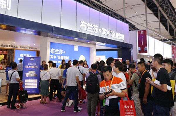 2018中国建博会（广州）| 布兰莎亮相建博会，730㎡的展馆挤爆啦！