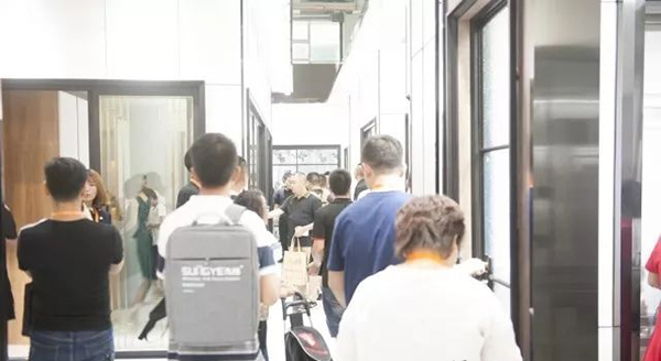 2018中国建博会（广州）| 喜蒂亚滑门 展厅人潮爆满！