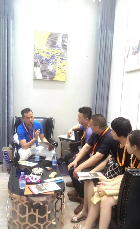 2018中国建博会（广州）| 喜蒂亚滑门 展厅人潮爆满！