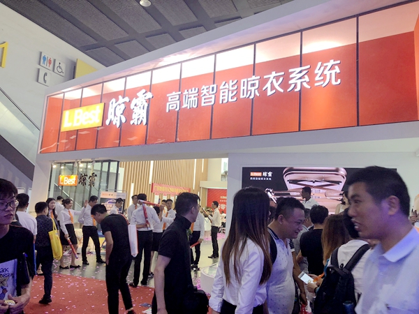 中国建博会20周年现场直击 | 晾霸智能晾衣机刘海辉:一直走在行业前沿 中国建博会20周年现场直击 | 晾霸智能晾衣机刘海辉:一直走在行业前沿