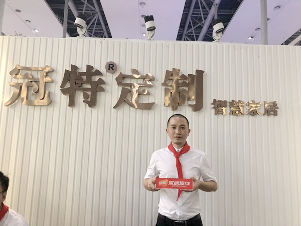 中国建博会20周年现场直击 | 冠特定制家具文茫:实木升级是核心 中国建博会20周年现场直击 | 冠特定制家具文茫:实木升级是核心