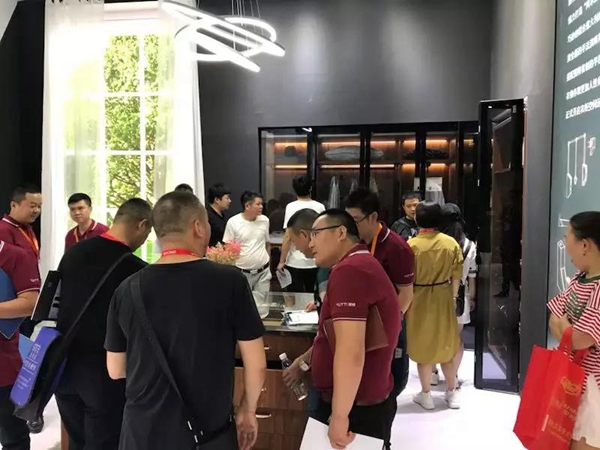 图特五金 荣获2018定制家居经销商大调查网络投票“金牌供应商”荣誉