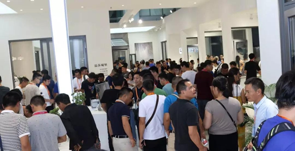 中国建博会20周年现场直击 | 皇派门窗阳永清:高端隔音,静享美好 中国建博会20周年现场直击 | 皇派门窗阳永清:高端隔音,静享美好