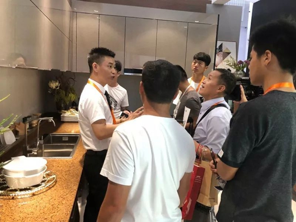艾厨健康厨房:建博会完美收官,未来势不可挡 艾厨健康厨房:建博会完美收官,未来势不可挡