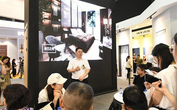 中国建博会（广州）圆满落幕，为霍尔茨木门精彩瞬间点赞