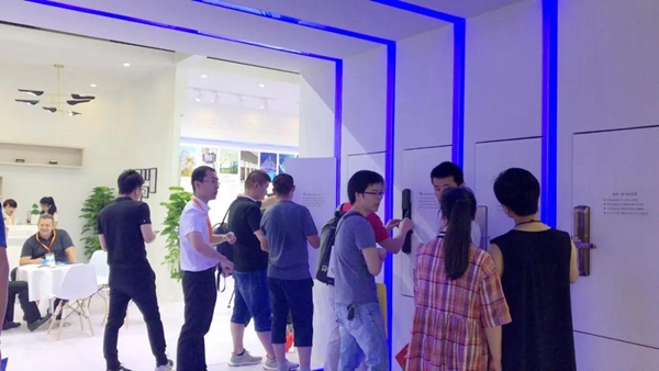 亚太天能智能锁领航品牌直击中国建博会(广州),聚焦全场关注! 亚太天能智能锁领航品牌直击中国建博会(广州),聚焦全场关注!
