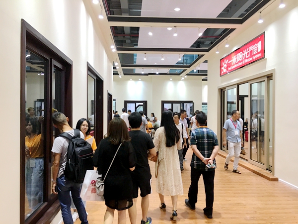 中国建博会20周年现场直击 | 一米阳光门窗钱伟鹏：强深化，重设计