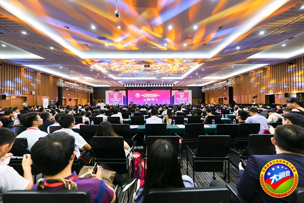 劳卡荣获2018全国定制家居经销商大调查网络投票“消费者喜爱品牌” 劳卡荣获2018全国定制家居经销商大调查网络投票“消费者喜爱品牌”