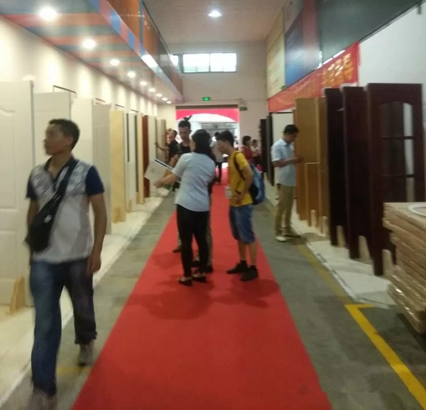 广大客商来和兴赢木业参观考察！！