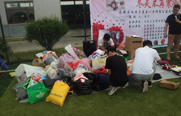 三玉窗业“让藏区的孩子冬天不再寒冷”公益活动圆满举行 三玉窗业“让藏区的孩子冬天不再寒冷”公益活动圆满举行