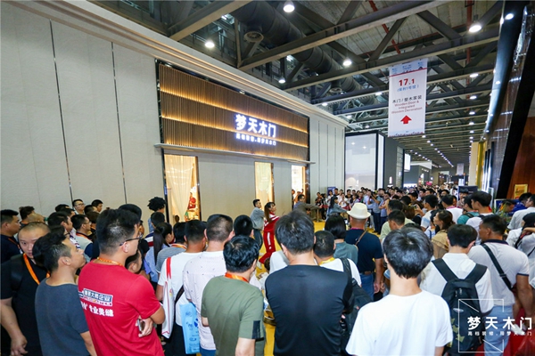 梦天木门in建博会丨水漆全屋引领健康新风，玩转轻奢空间美学