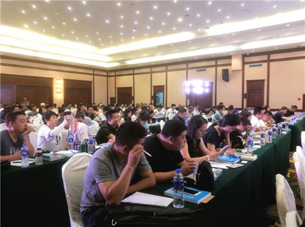 久盛地板作为实木地暖地板品类代表出席中国采暖暨舒适家居大讲堂