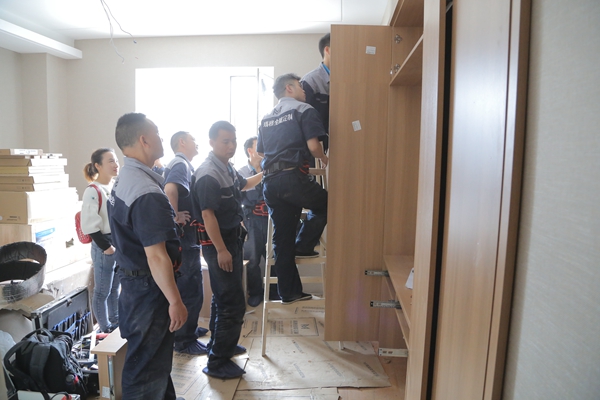 央视《秘密大改造2》:首次挑战“视障人士”住所改造 69㎡旧房变身“安全屋”