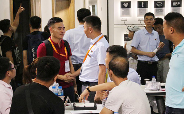 中国建博会（广州）圆满落幕，为霍尔茨木门精彩瞬间点赞