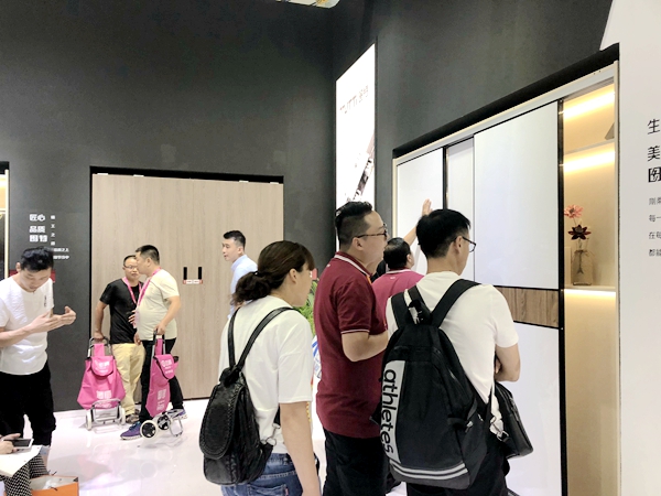 中国建博会20周年现场直击 | 图特五金何骁宇：“衣帽间收纳系统”给你惊艳