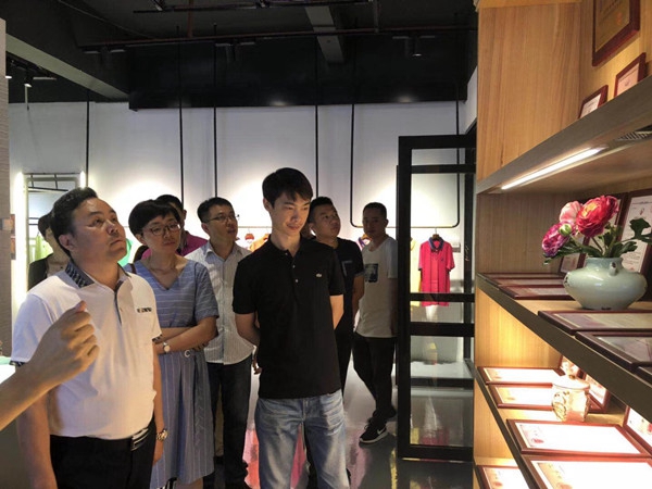 平台为媒,共促发展|中国木材与木制品流通协会木门窗专业委员会举办广东供应商企业走访活动系列(三) 平台为媒,共促发展|中国木材与木制品流通协会木门窗专业委员会举办广东供应商企业走访活动系列(三)