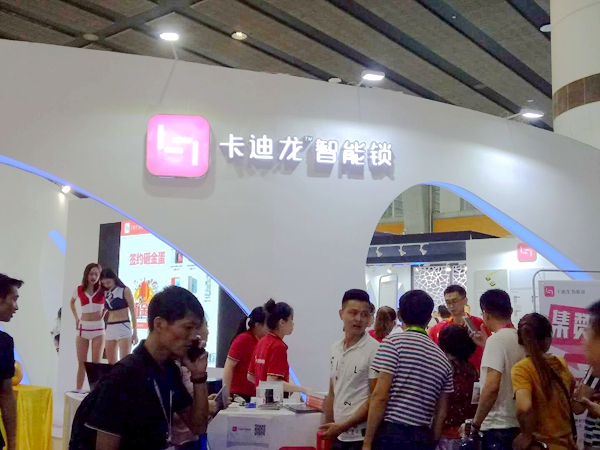 中国建博会20周年现场直击|卡迪龙王章超:全新概念造锁 中国建博会20周年现场直击|卡迪龙王章超:全新概念造锁
