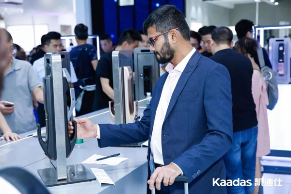 凯迪仕艺术展馆聚焦全场目光,新品KX智能锁惊艳亮相建博会 凯迪仕艺术展馆聚焦全场目光,新品KX智能锁惊艳亮相建博会