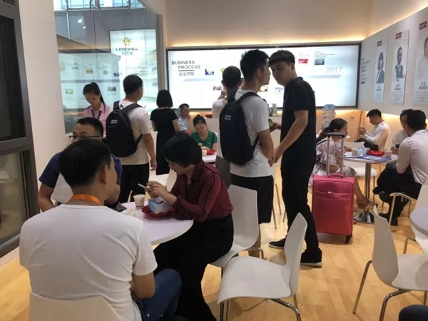 建博会必去的展位，诗尼曼门窗带你体验静音空间